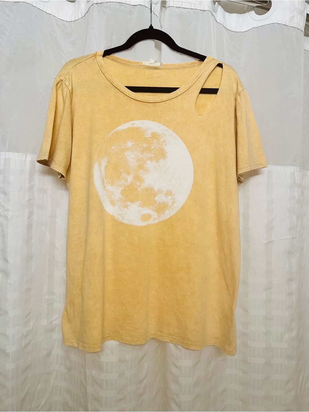 NWT Mystree Yellow Moon Graphic Tee Distressed Cut Out T-Shirt Top Celestial M